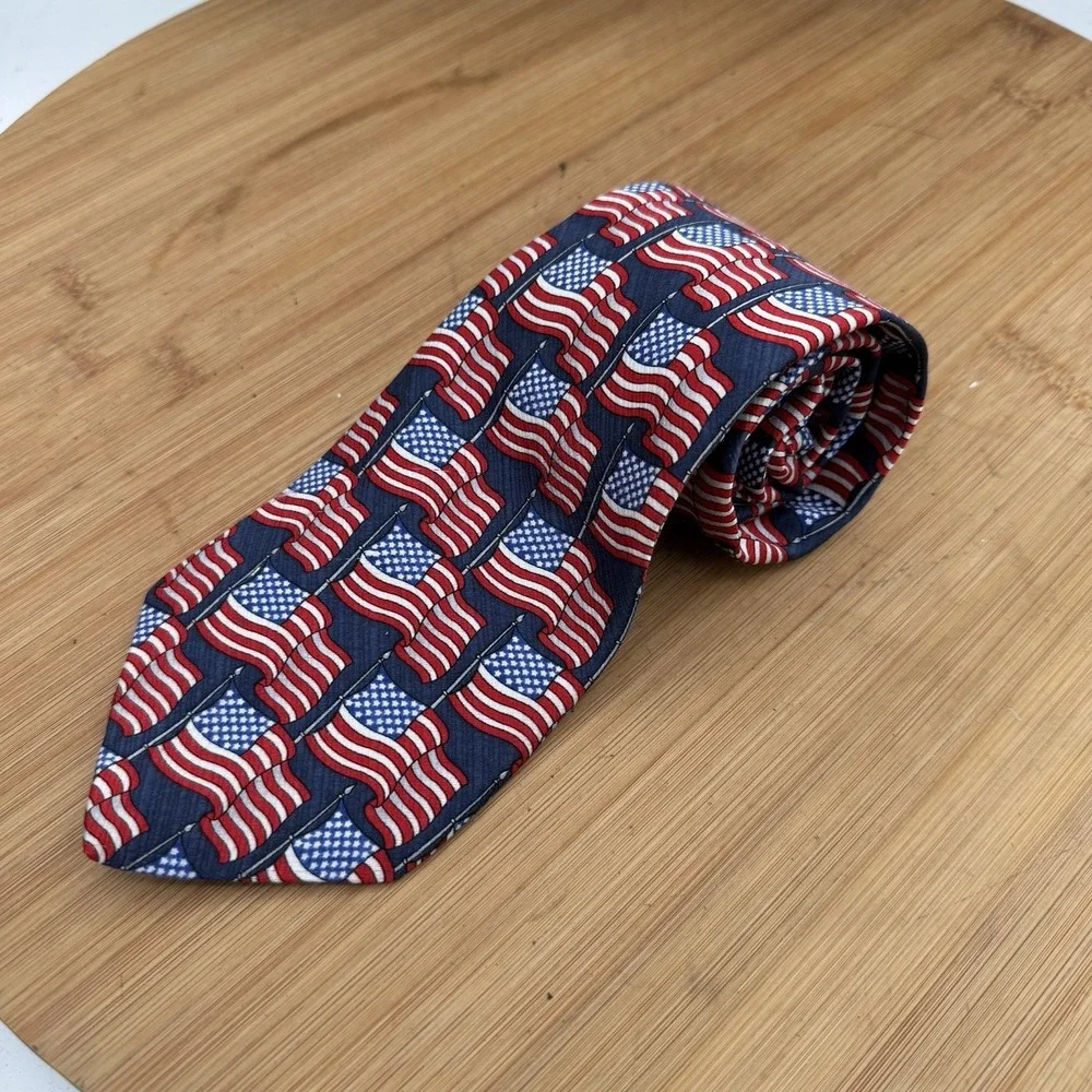 American Traditions Men's Neck Tie USA FLAGS Silk EUC Red White Blue 57